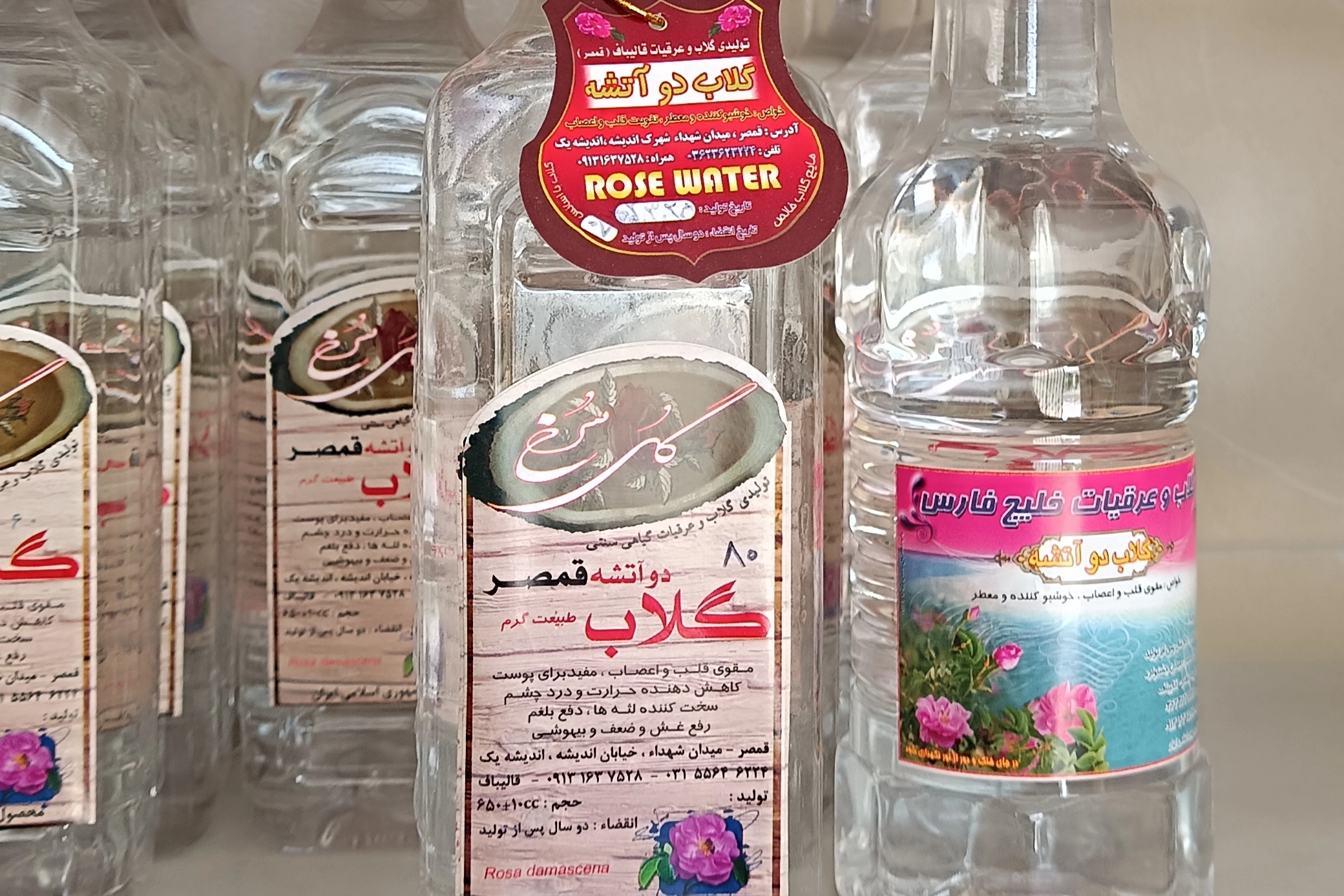 گلاب قمصر کاشان (گلاب عیار 80) (گلاب 1000 عدد گل) (گلاب دو آتشه فوق سنگین) یک لیتر با کیفیت خاص و تولید سنتی