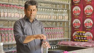 شاه گلاب نیم لیتری (گلاب صادراتی فوق کیفیت تولید ۴۰ لیتر گلاب از صد کیلو گل محمدی مرغوب و درجه یک کوهستان قمصر)